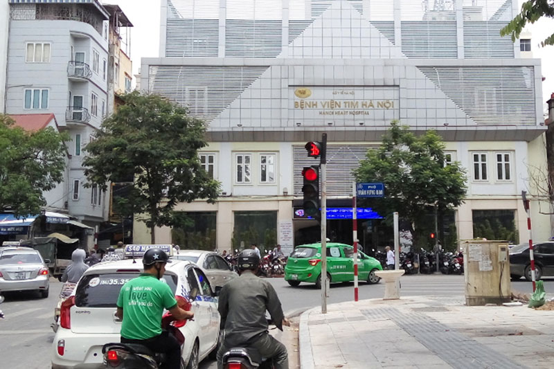 Bắt giam 4 cán bộ Bệnh viện Tim Hà Nội liên quan mua sắm thiết bị y tế