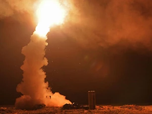 S-400 của Nga đẩy lùi một cuộc tấn công tên lửa lớn