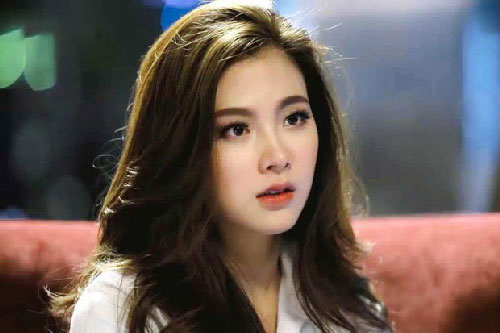 Thấy vợ nằm dài trên giường, chồng gắt gỏng mắng "ăn bám còn vô dụng", tôi rút luôn cuốn sổ đỏ ném vào người anh