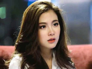 Thấy vợ nằm dài trên giường, chồng gắt gỏng mắng "ăn bám còn vô dụng", tôi rút luôn cuốn sổ đỏ ném vào người anh