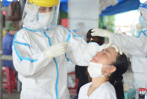 TIN TỐI (13/5): Thêm 31 ca mắc Covid-19 mới; xe VinFast đời 2020 khan hàng sau khi các đại lý giảm giá mạnh