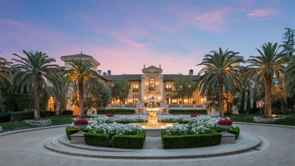 Toàn cảnh căn biệt thự Villa Firenze tọa lạc tại Beverly Hills, California