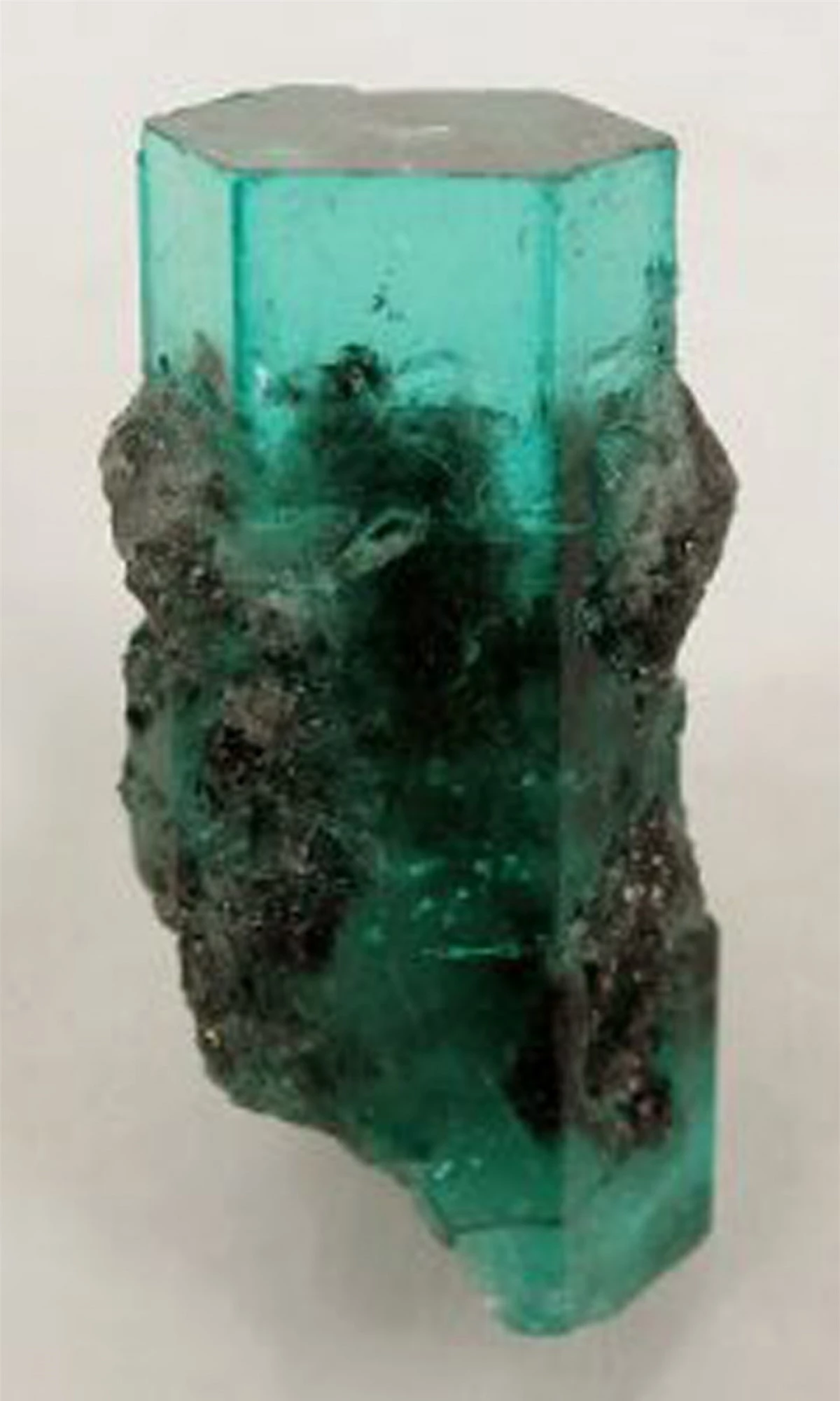 Viên đá quý Emerald có giá 305.000 USD mỗi carat.