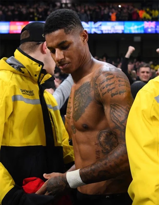 Cristiano Ronaldo từ ngực lép đến sao thể thao có thân hình chuẩn nhất thế giới - ảnh 2