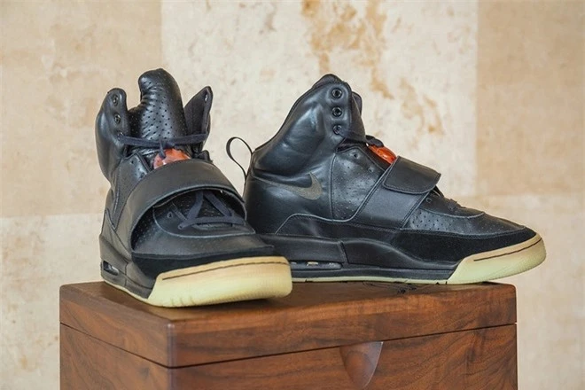 Dau gia giay Nike Air Yeezy 1 anh 2