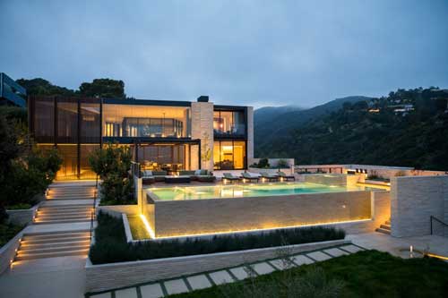 Chiêm ngưỡng căn biệt thự tráng lệ, xa hoa nhìn ra dãy núi Santa Monica