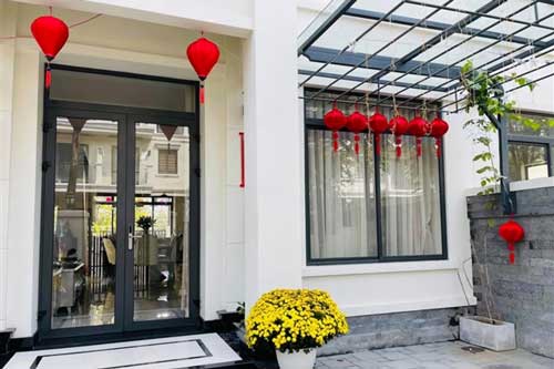 Ngắm biệt thự xa hoa của Vân Hugo tại TP.HCM