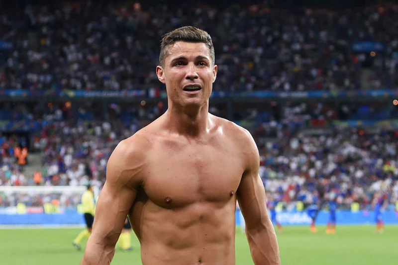 Ronaldo có body chuẩn nhờ tập luyện chăm chỉ, khoa học. Ảnh: Getty.