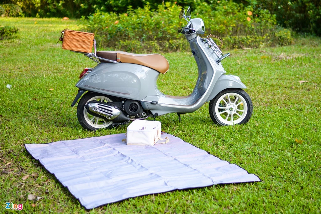 Vespa Picnic.