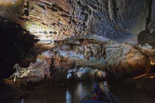 Khám phá bên trong động Phong Nha Kẻ Bàng