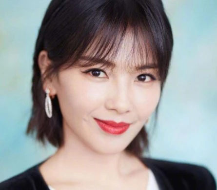 Lưu Đào từng bị chỉ trích khi phụ bạc vị hôn phu để đến với đại gia Vương Kha. Lưu Đào từng bị chỉ trích khi phụ bạc vị hôn phu để đến với đại gia Vương Kha.