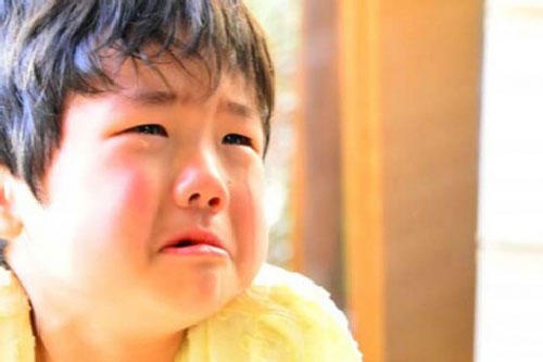 4 điều cha mẹ nên làm khi lỡ tổn thương con