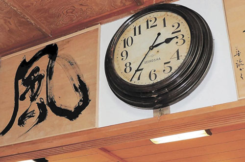 Đồng hồ chạy trở lại sau 10 năm 'chết' trong thảm họa sóng thần ở Nhật Bản