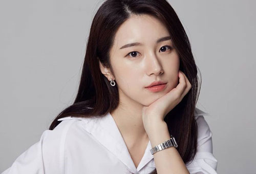 Cô giáo dạy Toán xinh đẹp ở Hàn Quốc bị nhầm là idol