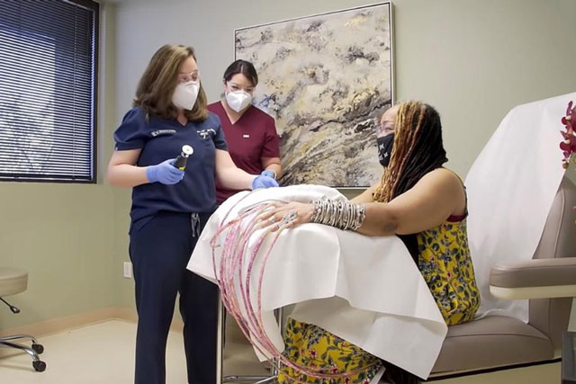 Người phụ nữ Mỹ cắt bộ móng tay dài nhất thế giới