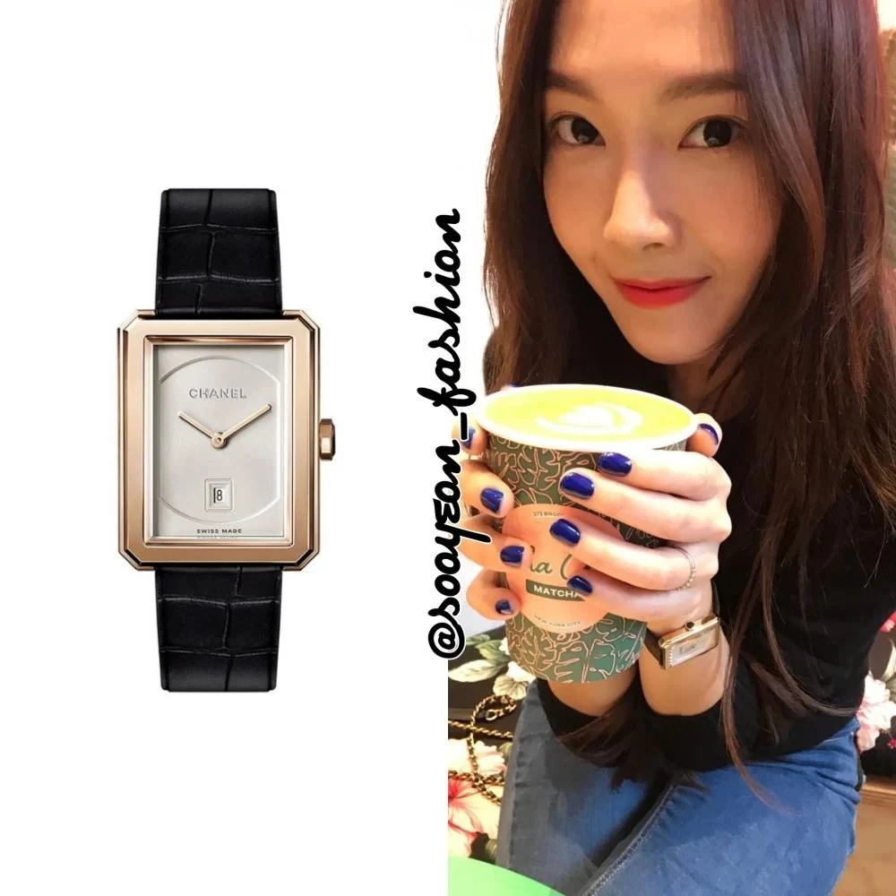 Ngoài túi hiệu, Jessica Jung là tín đồ của đồng hồ xa xỉ. Nữ ca sĩ từng khoe tủ đồ chứa toàn những món đồ trang sức sang trọng, bao gồm hoa tai Bvlgari Serpenti Viper 18 carat, nhẫn Hermès Ever Chaine d'Ancre, đồng hồ Tank Solo của Cartier. Ngoài ra, cô còn yêu thích đồ ngọc trai, nhất là đôi bông tai Celine Dot Triple Pearl được em gái Krystal tặng. Theo SCMP, ngôi sao 32 tuổi từng cho biết cô đam mê sưu tập đồng hồ từ năm 20 tuổi, sau khi được một người bạn giới thiệu.