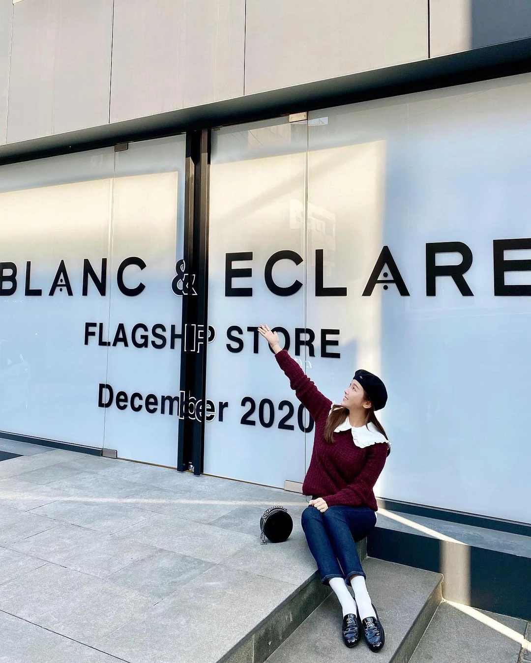 Ngoài việc tận hưởng cuộc sống, Jessica Jung vẫn tập trung vào công việc. Đầu năm nay, doanh nhân 32 tuổi mở cửa hàng Blanc & Eclare ở Cheongdam-dong. Trước đó, thương hiệu này có hơn 60 chi nhánh toàn thế giới, trong đó có Thượng Hải, Hong Kong, Tokyo và New York...