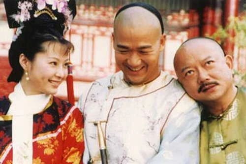 Tạo hình Kỷ Hiểu Lam (giữa) trên phim.