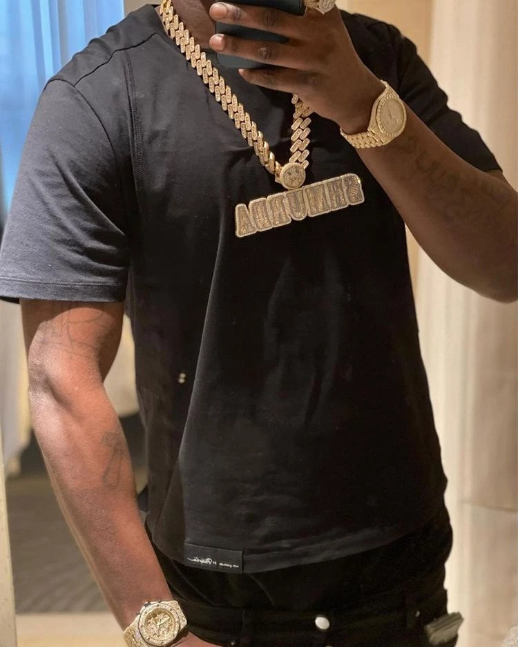 Bobby Shmurda tiêu tiền mạnh tay vào hàng xa xỉ. Ảnh: GQ, @ericdajeweler. Bobby Shmurda tiêu tiền mạnh tay vào hàng xa xỉ. Ảnh: GQ, @ericdajeweler.