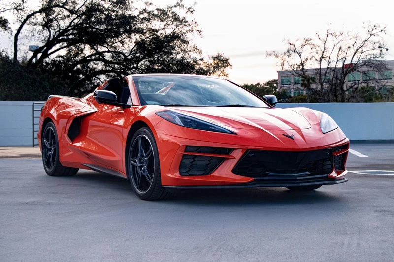 1. Chevrolet Corvette Convertible 2021 (giá khởi điểm: 59.900 USD).