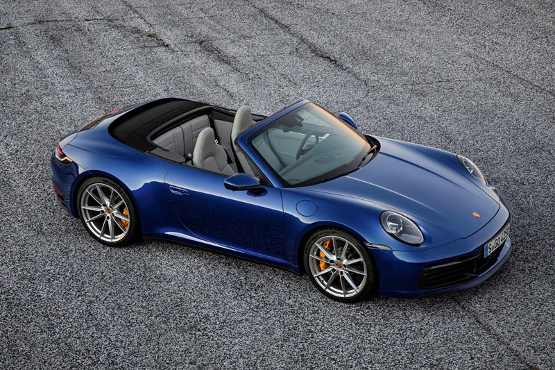 2. Porsche 911 Cabriolet 2021 (giá khởi điểm: 99.200 USD).