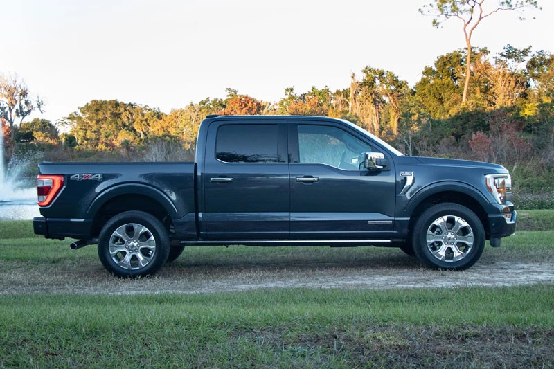 3. Ford F-150 (giá: 28.940-74.250 USD).