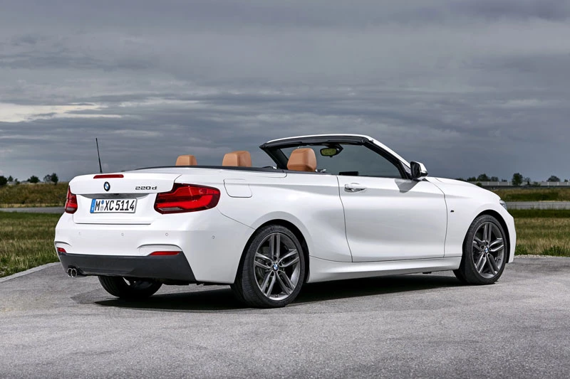 5. BMW 2-Series Convertible 2021 (giá khởi điểm: 35.900 USD).