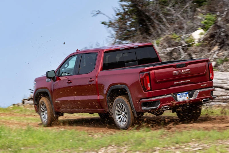 7. GMC Sierra 1500 (giá: 29.600-58.900 USD).