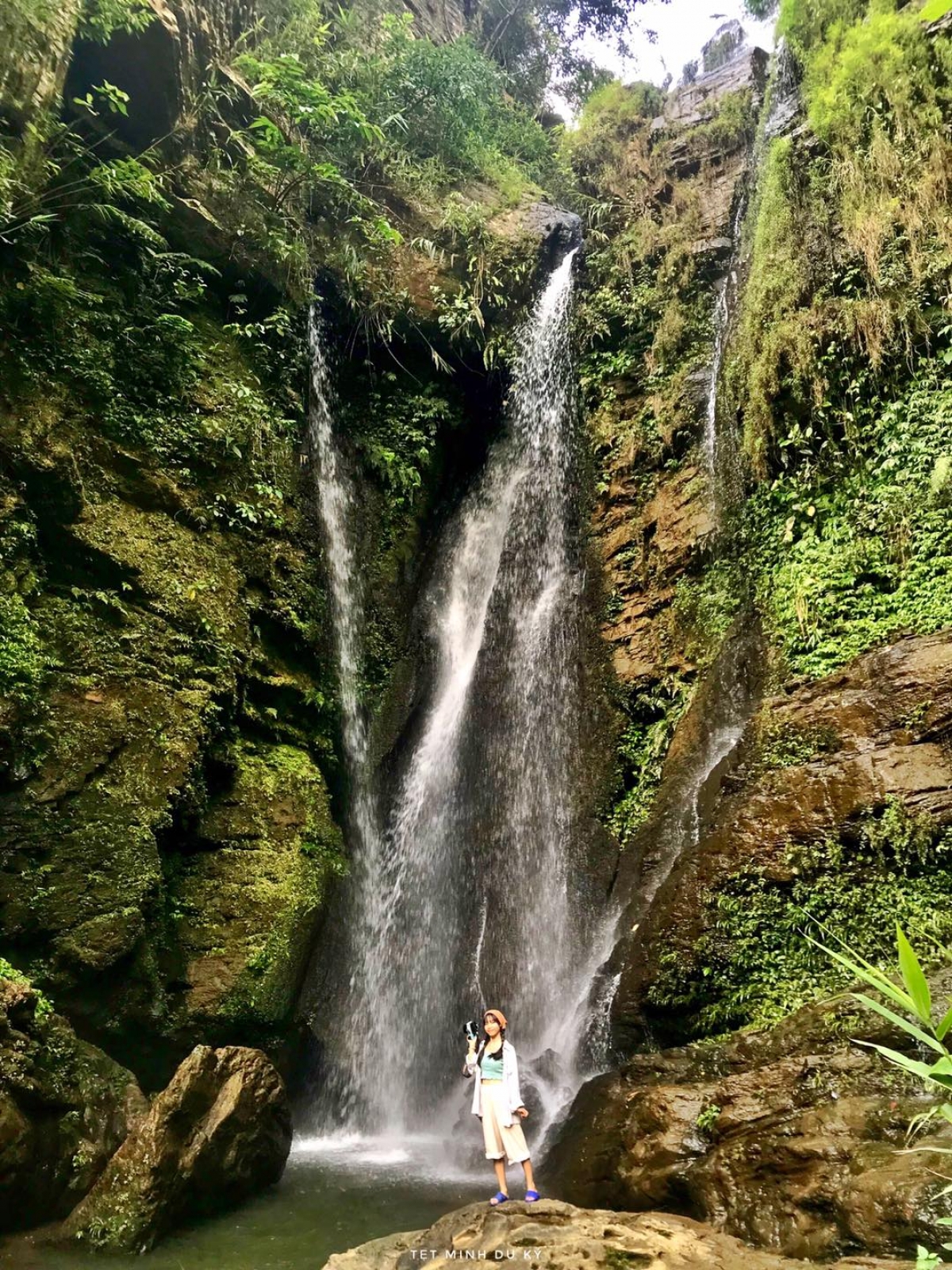 Thác Nai cách trung tâm thôn hơn 2km Thác Nai cách trung tâm thôn hơn 2km