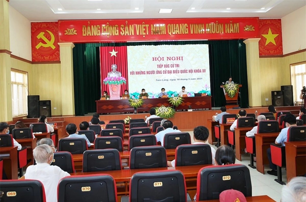 Các ứng cử viên đại biểu Quốc hội khóa XV và đại biểu Hội đồng nhân dân các cấp nhiệm kỳ 2021-2026 tiếp xúc cử tri, vận động bầu cử tại huyện Tiên Lãng, TP Hải Phòng.