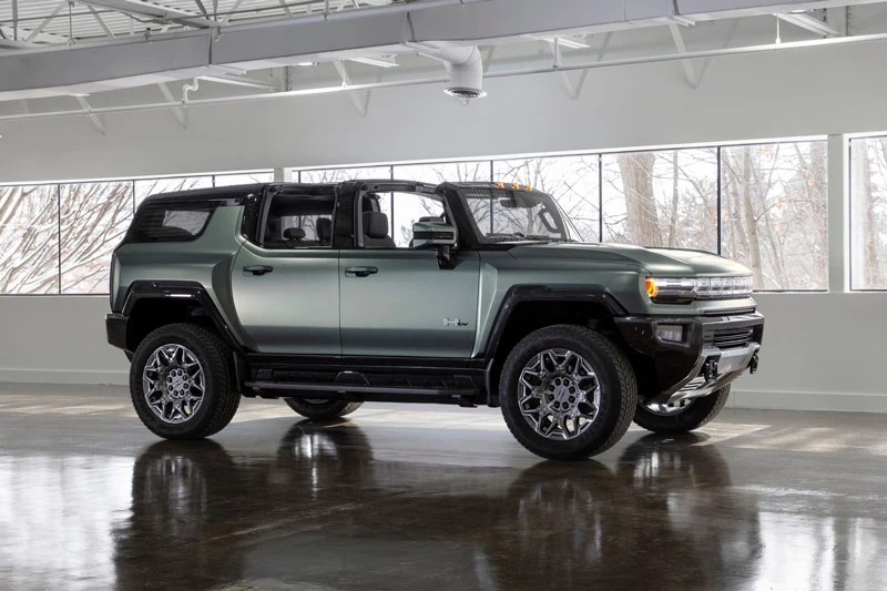 GMC Hummer EV SUV 2024.