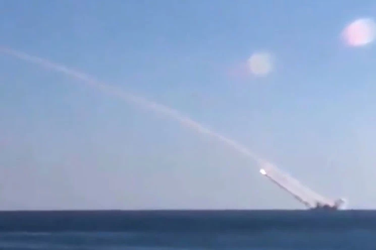  Tàu ngầm diesel-điện Veliky Novgorod của Nga đã giáng 14 đòn tấn công bằng tên lửa hành trình Calibre vào các chiến binh Syria