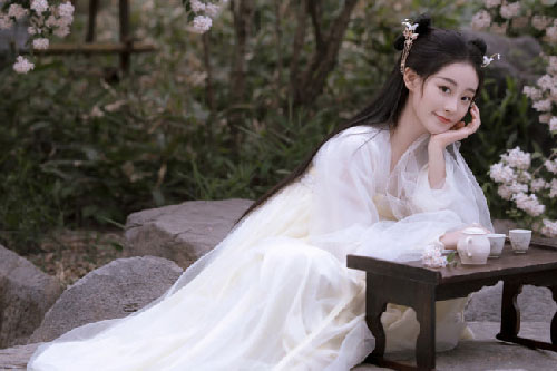 Chúc Tự Đan cực xinh trong phim cổ trang mới, đẹp thế này đã đủ làm 'đàn em' Dương Mịch chưa?