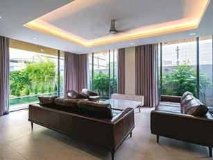 Ngắm ngôi biệt thự xanh với hồ nước bao quanh đẹp "mãn nhãn"