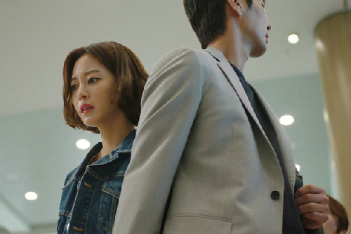 Có chồng mà như mẹ đơn thân toàn cơm chan nước mắt, bỗng một đêm gã cầu xin tha thứ khiến tôi chết lặng