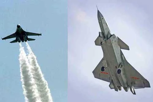 Su-30 (trái) sẽ chiếm ưu thế lớn trong không chiến với J-20.