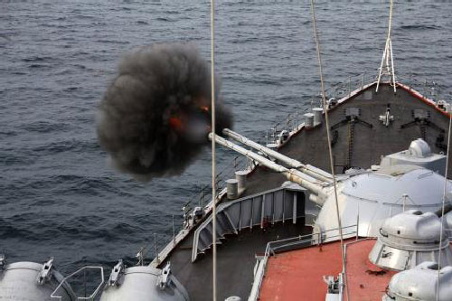 Pháo hạm Nga diệt mọi mục tiêu trên biển