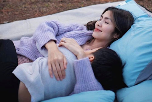 Hà Tăng an nhiên ôm con trai vào lòng, gây chú ý bởi đoạn hội thoại còn ngọt hơn mật với quý tử