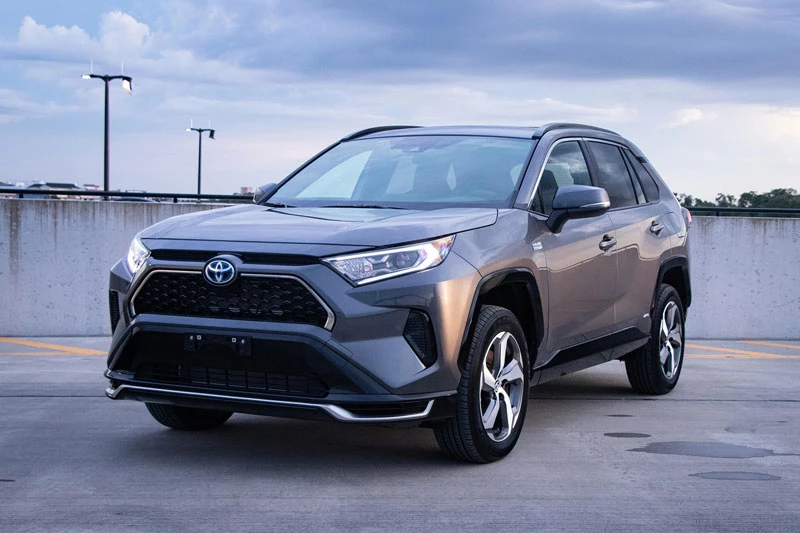 2. Toyota RAV4 (doanh số: 40.895 chiếc).