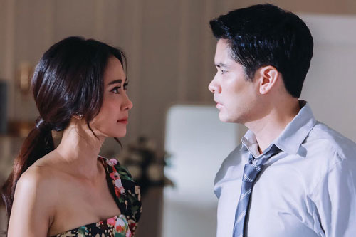 Ngày đầu về ra mắt không biết chặt thịt gà liền bị chê chưa đủ tiêu chuẩn làm dâu, nhưng màn phản bác của cô gái sau đó lại khiến tình thế đảo ngược