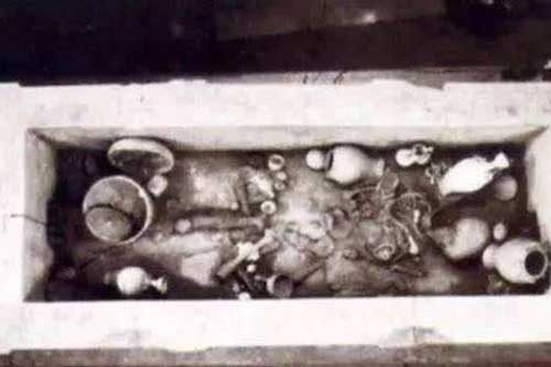 Ngôi mộ mang lời nguyền 'lạnh gáy' trên nắp quan tài, trộm mộ tránh xa: Đội khảo cổ tìm ra sự thật sau 1300 năm!