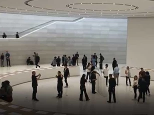 Clip: Khám phá bên trong tổng hành dinh 3,6 tỷ USD của Apple