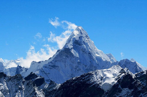 Đỉnh núi nào được gọi là 'Thánh mẫu của vũ trụ'?