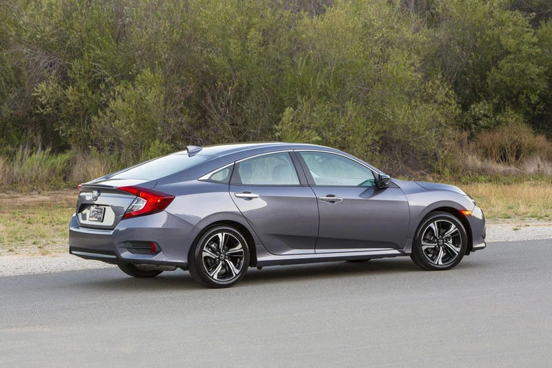 6. Honda Civic (doanh số: 28.414 chiếc).