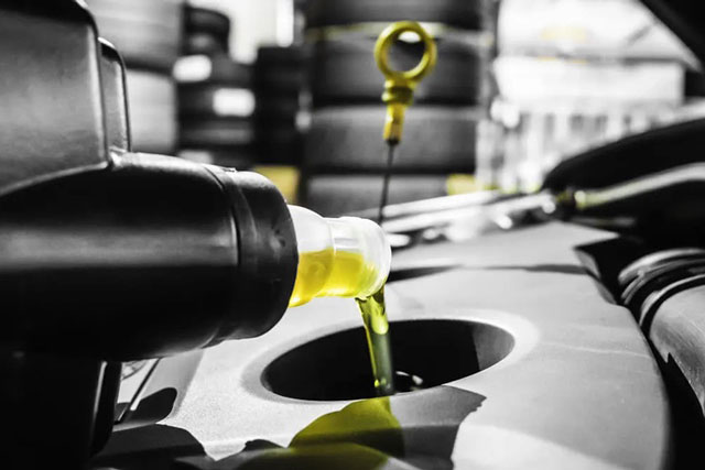 Top 5 điều cần biết về việc thay nhớt cho xe hơi