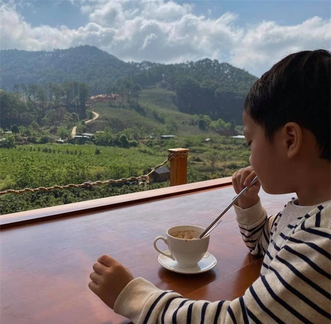 Hà Tăng an nhiên ôm con trai vào lòng, gây chú ý bởi đoạn hội thoại còn ngọt hơn mật với quý tử  - Ảnh 6.