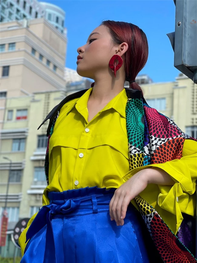 Học trò cưng của Xuân Lan - người mẫu Trà Giang khoe thần thái cực đỉnh trong bộ ảnh đường phố  - Ảnh 2.