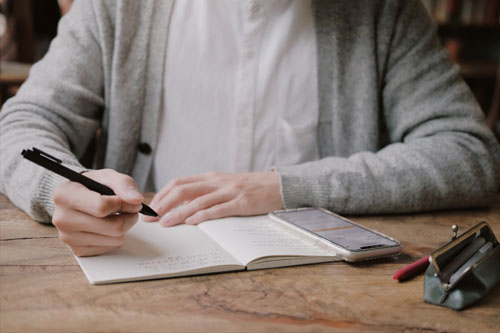 Giới trẻ mê mẩn xem người khác im lặng học bài