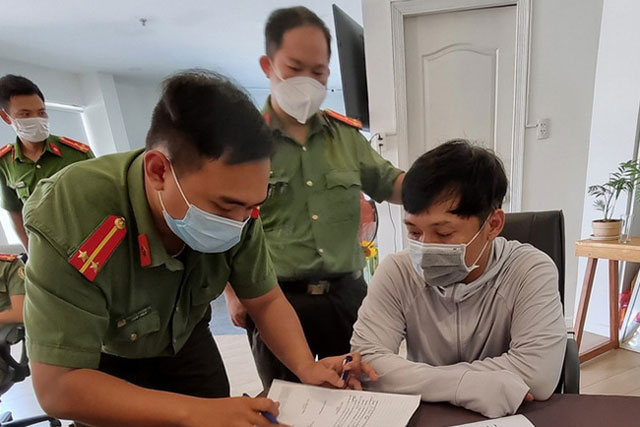 Bắt thêm 2 đối tượng tổ chức cho chuyên gia "rởm" nhập cảnh trái phép