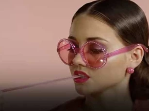 Clip: Điều gì xảy ra nếu bạn lỡ nuốt phải kẹo cao su?